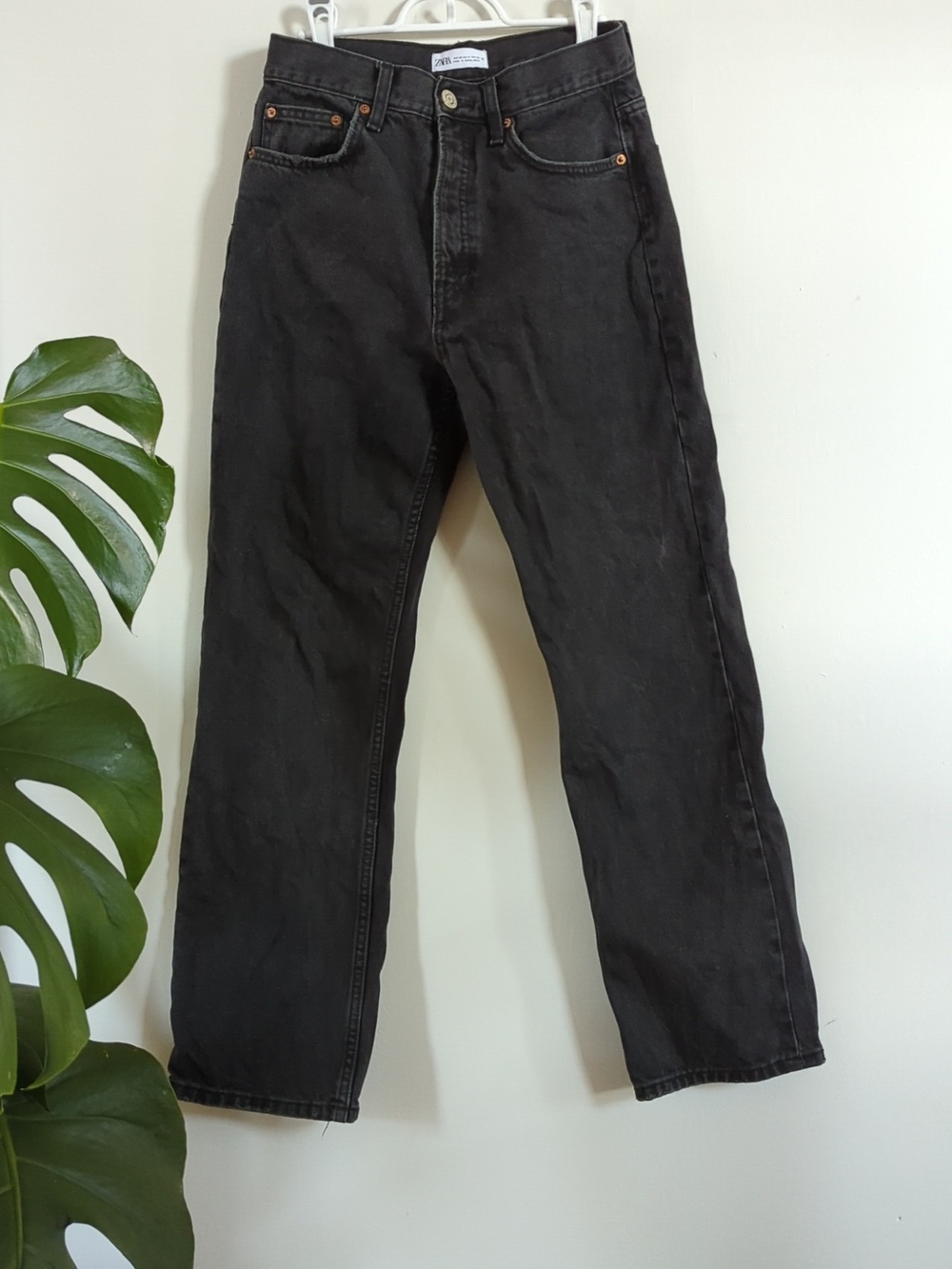 Zara Women's Straight Jeans in Black Wash